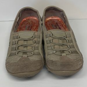 Woman’s Sketchers Memory Foam - Size: 7 Tan